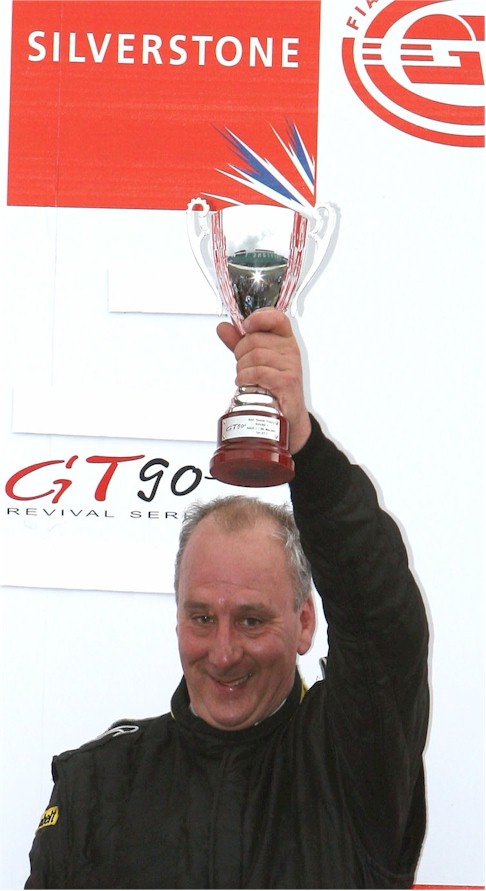 Dave with trophy.jpg (82007 bytes)